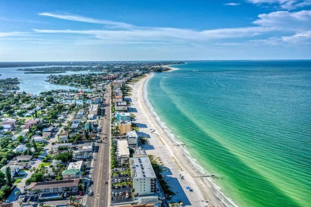 Sunset Beach Suites Of Madeira Beach! Pet Friendly Summer Getaway! Steps To Beach! - Suite 10 St. Pete Beach Exteriör bild