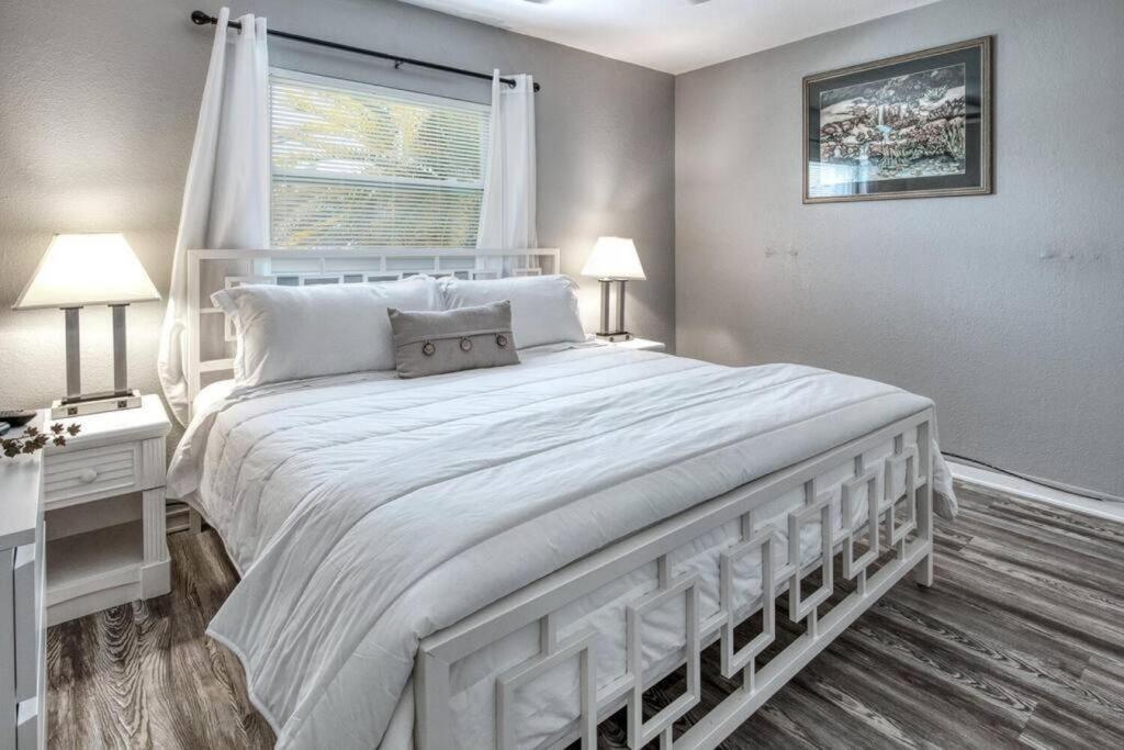 Sunset Beach Suites Of Madeira Beach! Pet Friendly Summer Getaway! Steps To Beach! - Suite 10 St. Pete Beach Exteriör bild