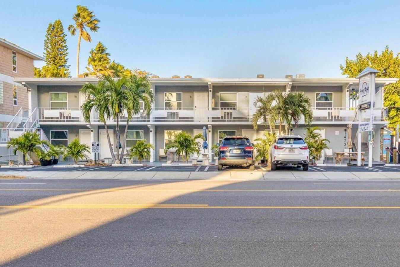 Sunset Beach Suites Of Madeira Beach! Pet Friendly Summer Getaway! Steps To Beach! - Suite 10 St. Pete Beach Exteriör bild